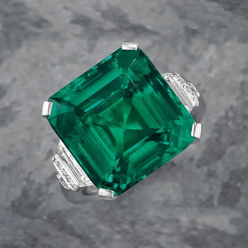 The Rockefeller Emerald of 18.04 carats set in a ring